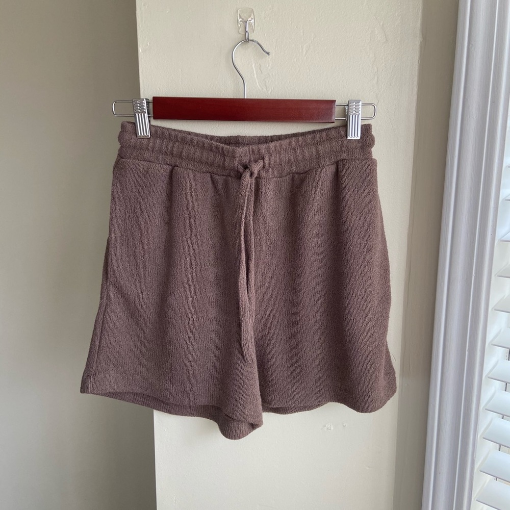 H&M brown knit shorts